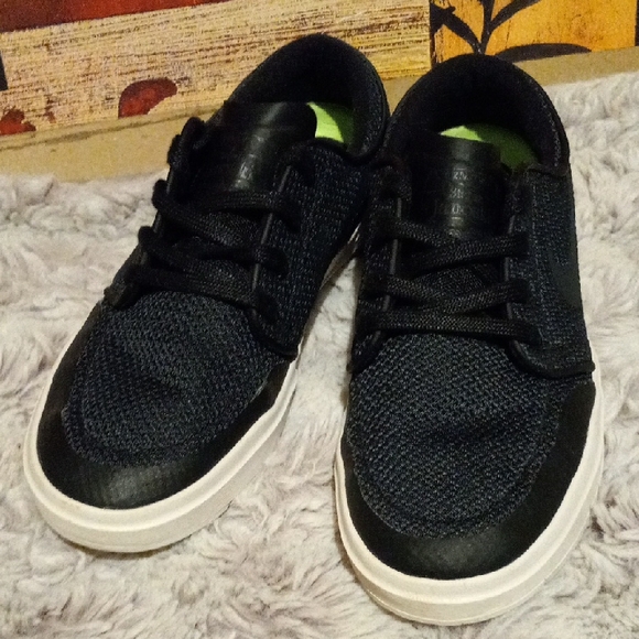 Nike Dark Green and White Athletic Shoes - Picture 5 of 5